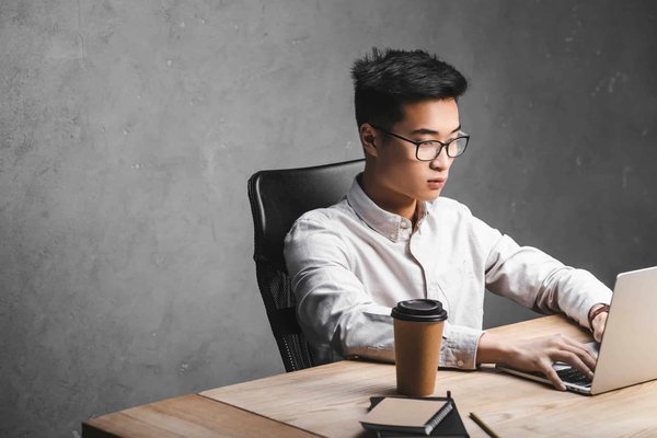 Comment les blogs de voyage peuvent-ils optimiser leur SEO pour augmenter leur visibilité ?